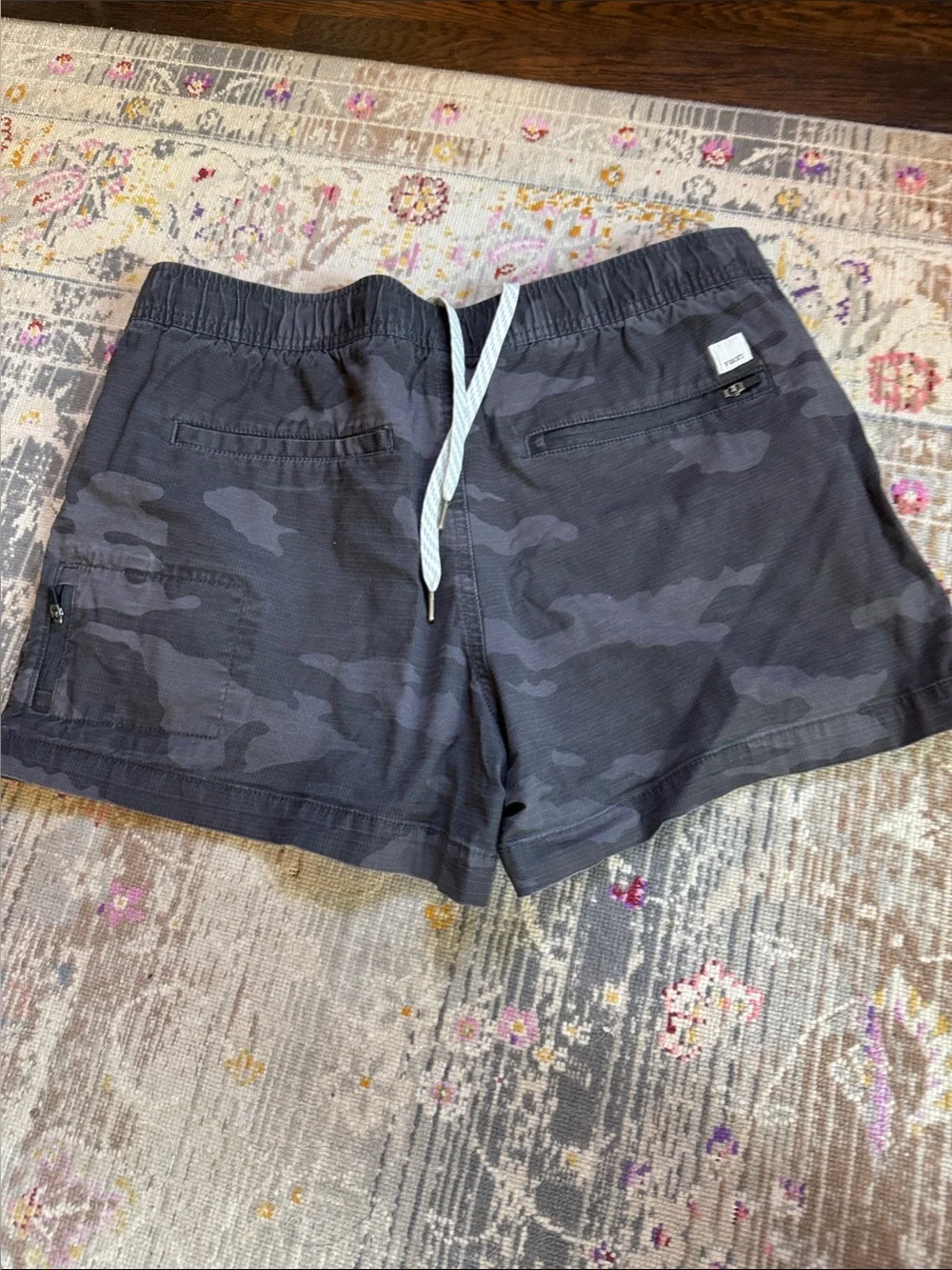 Women's Vuori Dark Gray Camo Drawstring Casual Shorts - Picture 1 of 3